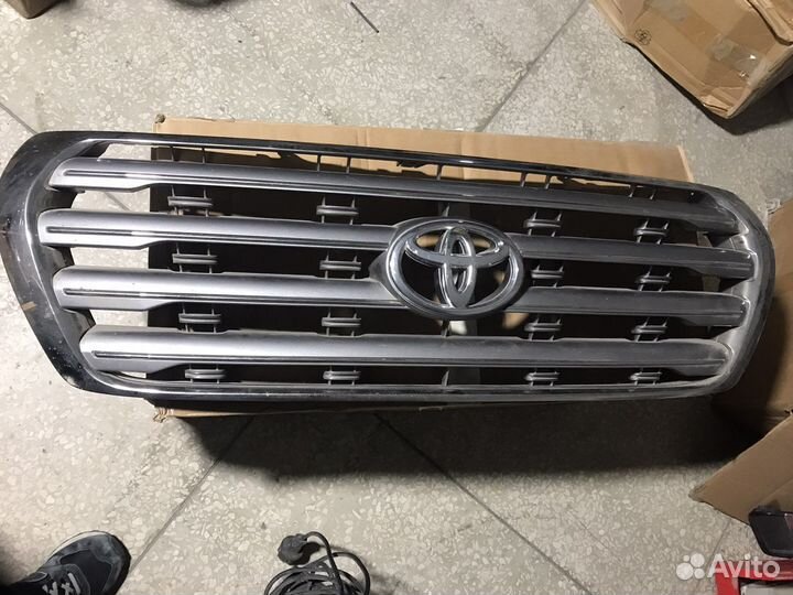 Решетка на тайота 200 (реплика )