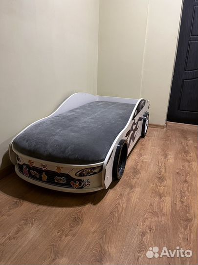 Детская кровать машина