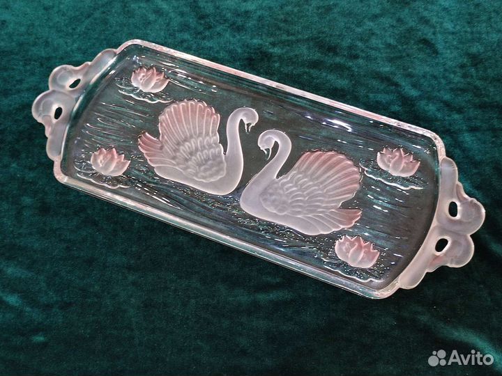 Винтажное блюдо лебеди