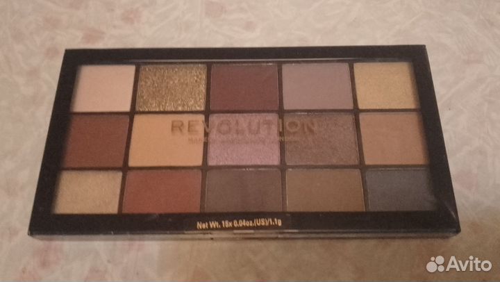 Палетка перламутровых и матовых теней Revolution