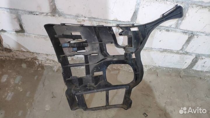 Кронштейн переднего бампера левый от Ford S-MAX 2