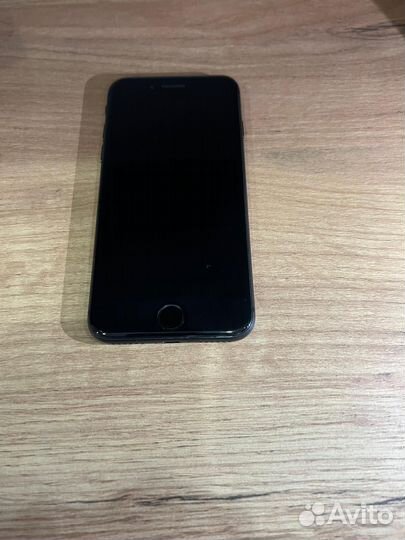 Телефон iPhone 8