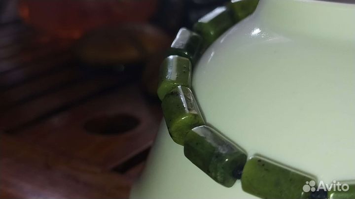 Нефритовый браслет