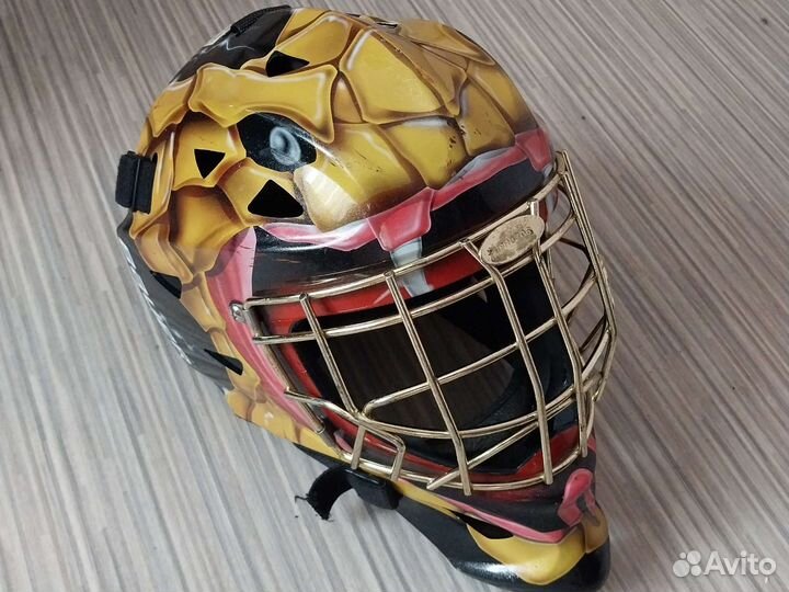 Вратарский шлем bauer