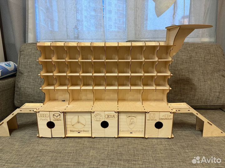 Парковка для игрушечных машин