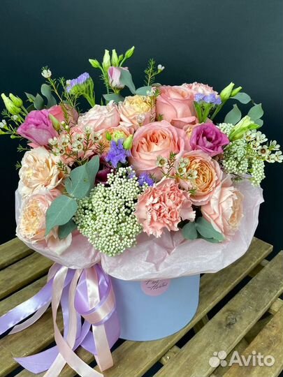 Пышная композиция с пионовидными розами