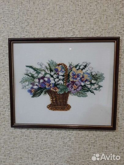 Три картины вышитые крестом в стеклянной раме