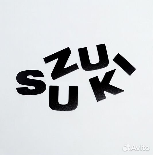 Буквы Сузуки Гранд Витара на колпак запаски черные