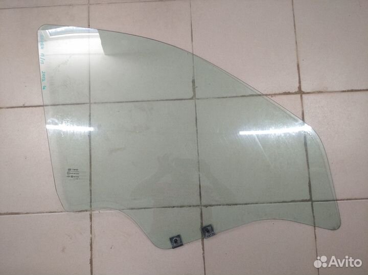 Стекло двери передней правой Renault Logan 1