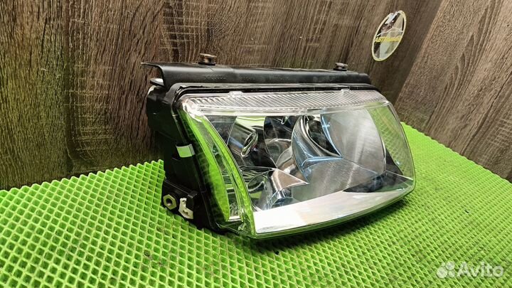 Фара передняя правая Volkswagen Passat B5