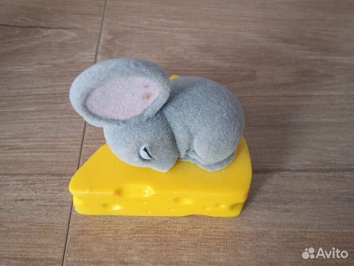 Статуэтка Мышь на сыре