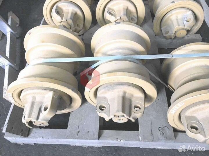 Каток поддерживающий Komatsu PC200LC-8 VKM4182V