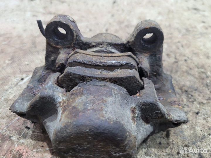 Суппорт задний правый Opel Vectra 86 C18NZ 1991