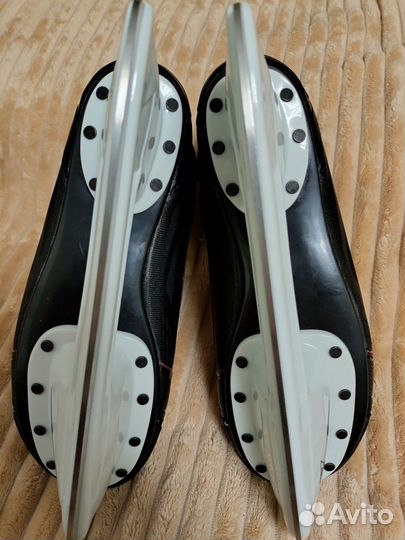 Хоккейные коньки ccm 39-40 размер