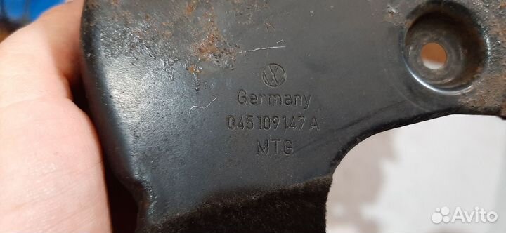 Кожух ремня грм vw passat b5+ 038109175