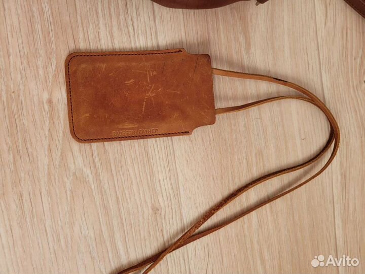 2 сумочки и футляр для телефона
