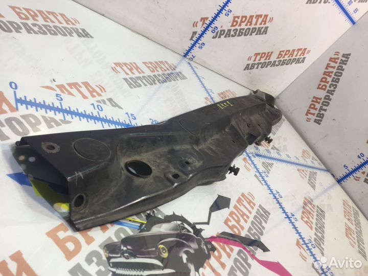 Тойота Камри Телевизор верхняя часть планка