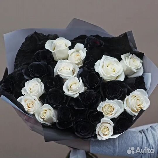 Розы черные букет черно-белых роз на заказ