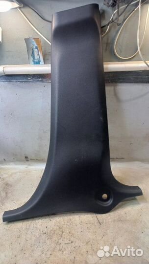 Обшивка салона правая Mercedes-Benz B-Class B180