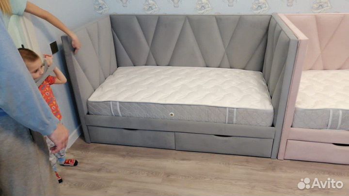 Детская кровать с мягким изголовьем новая