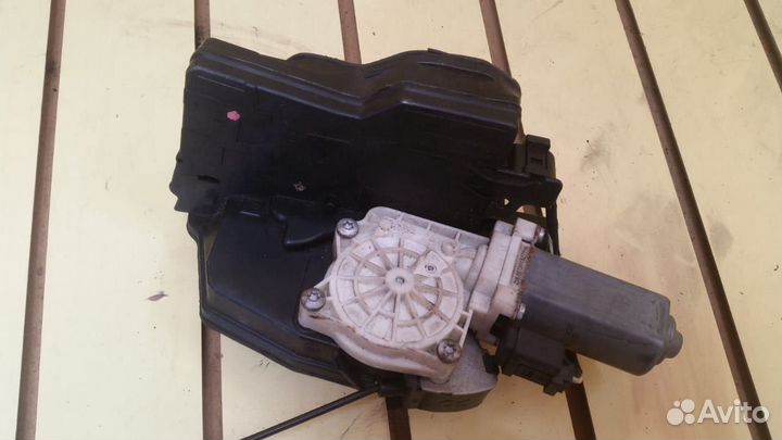 Замок двери передний правый BMW 7 E65/E66 01-08