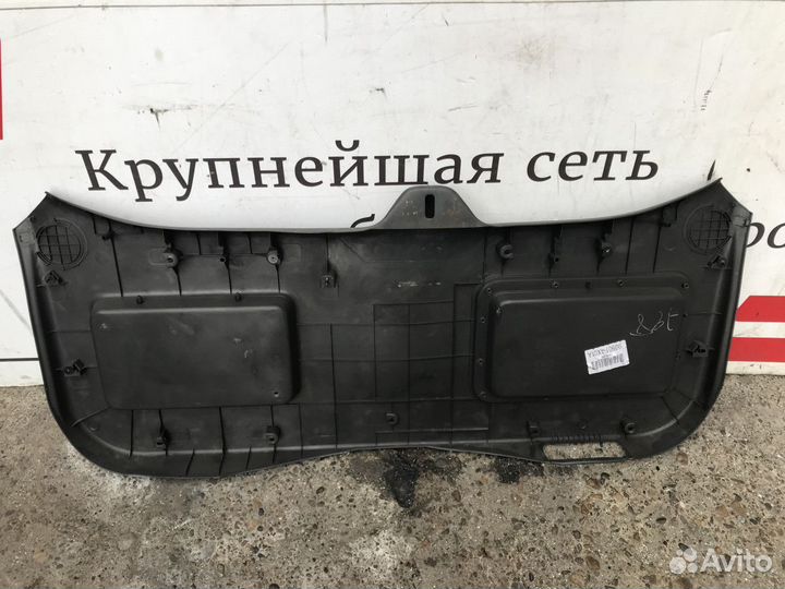 Обшивка двери багажника Nissan Pathfinder