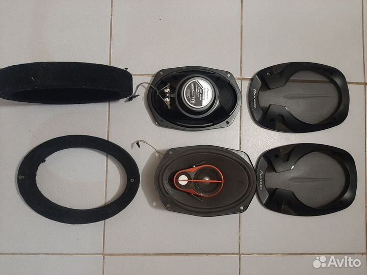 Колонки динамики Pioneer на авто