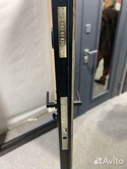 Входная дверь в частный дом