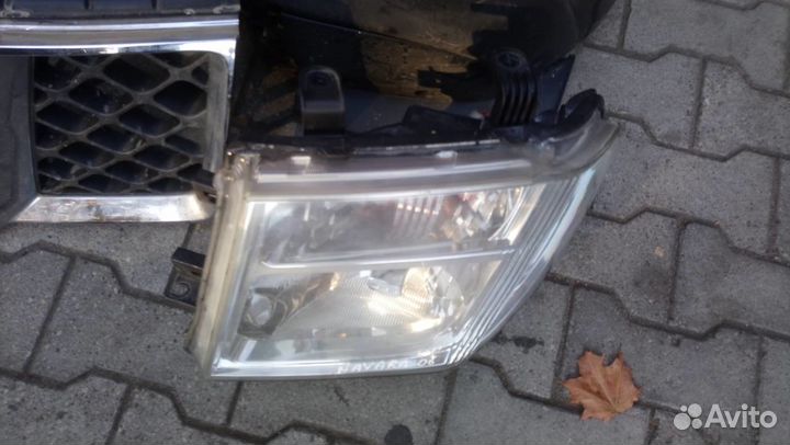 Фары Nissan Navara/ Pathfinder D40 2007 год