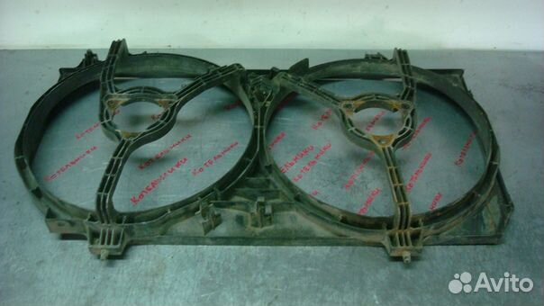 Nissan 21483-2J200 Диффузор вентиляторов