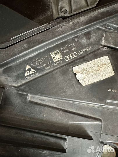 Фара правая Audi Q8