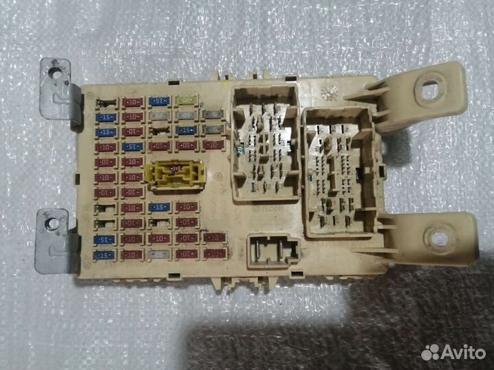 Блок предохранителей салонный Hyundai Solaris, Kia