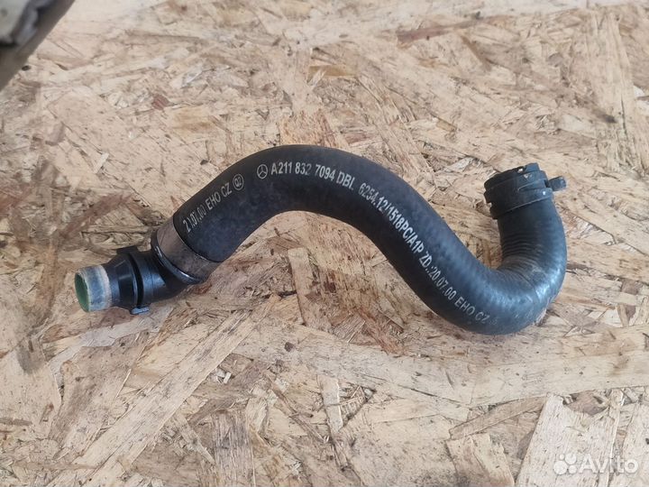 Мерседес W211 патрубок системы охлаждения