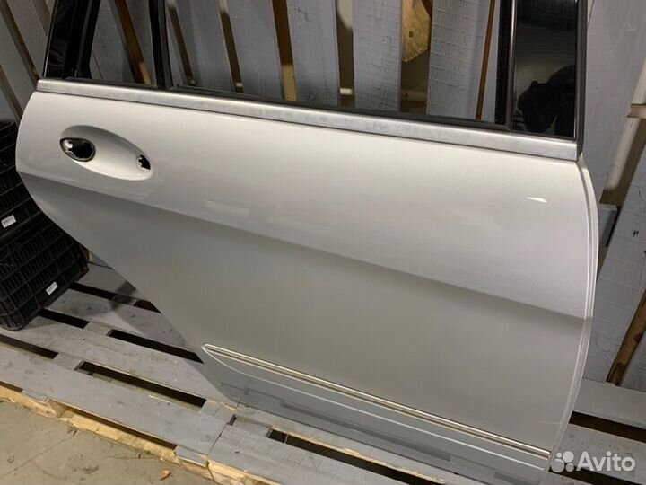 Дверь задняя правая Mercedes-Benz R-Class W251