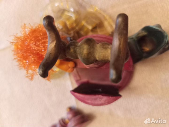 Подставка под ручку и блокнот. Статуэтка