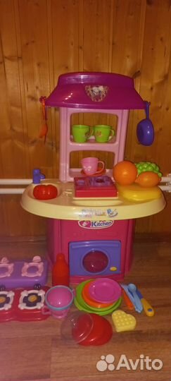 Кухня игрушечная + набор посуды