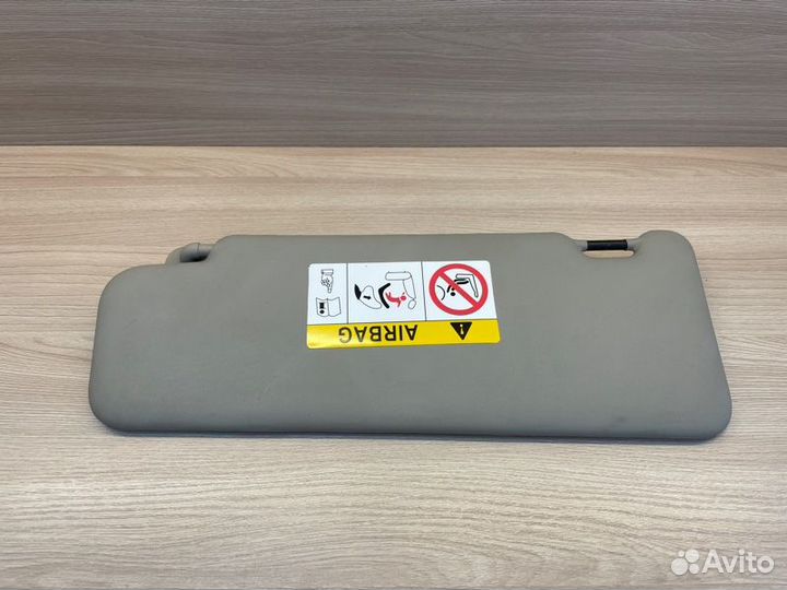 Козырек солнцезащитный правый Renault Logan