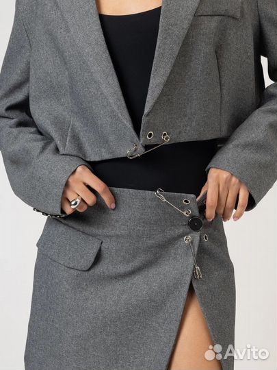 Костюм с юбкой