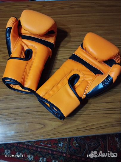 Боксерские перчатки 12 oz новые