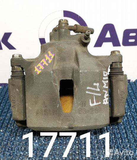 Суппорт Toyota Isis