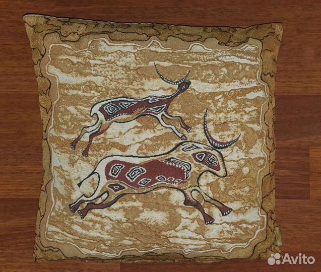 Картина и подушка из гобелена