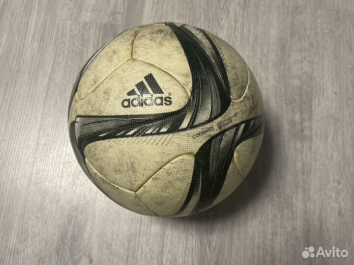 Футбольный мяч adidas conext