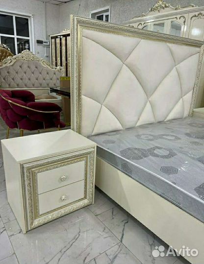 Спальный гарнитур