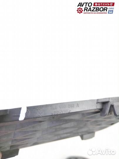 Решетка в бампер левая VW Touareg 2002-2010