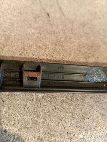 Уплотнитель стекла правый Opel Astra H GTC