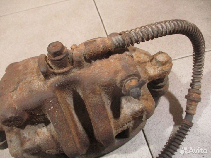 Суппорт передний левый Ssang Yong Kyron