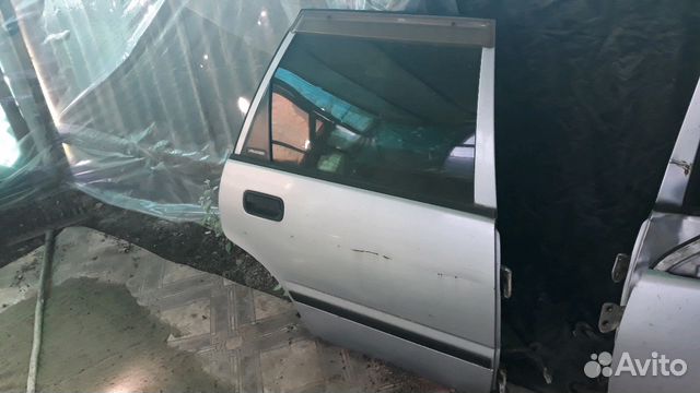 Дверь задняя правая nissan avenir w10