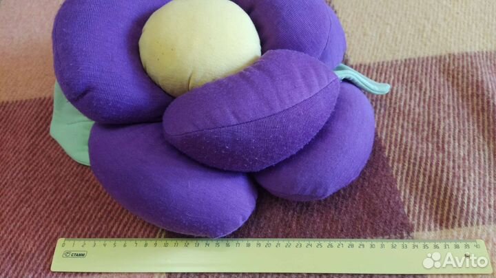 Декоративная подушка цветок