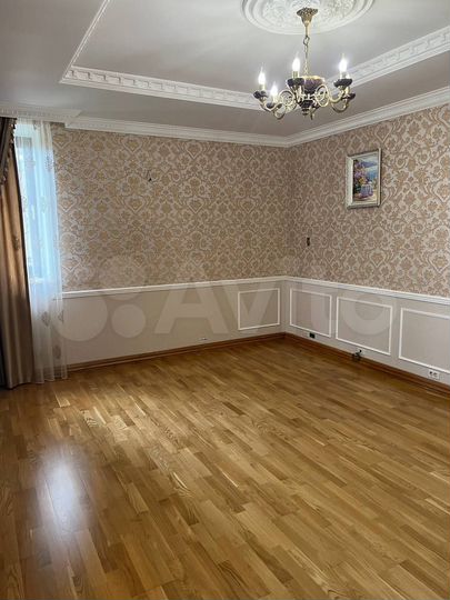 2-к. квартира, 92 м², 2/4 эт.