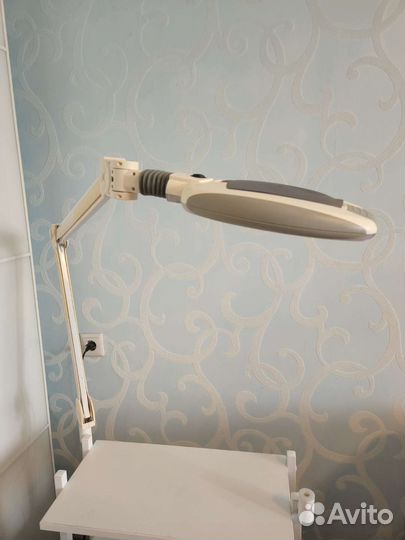 Лампа лупа косметологическая